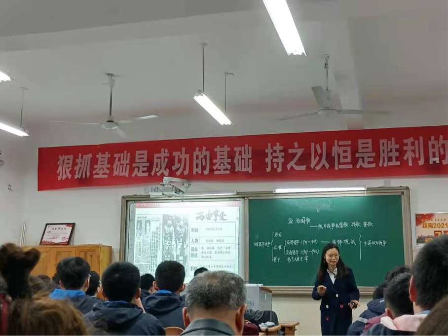 共享資源，提高質(zhì)量 初中部組織教師赴湘郡未來參加交流學習活動