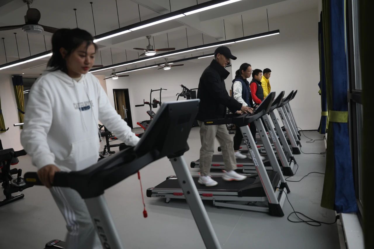 健康工作，幸福生活 學(xué)校工會(huì)又完成一件暖心工程
