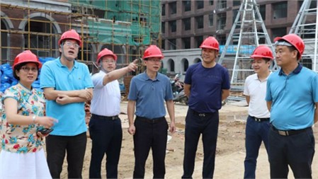 領(lǐng)導(dǎo)關(guān)懷 | 市政協(xié)副主席、市教育體育局副局長萬五龍到郡華學(xué)校進(jìn)行調(diào)研