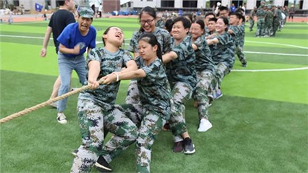 軍訓(xùn)Day 3 | "拔"出友誼，賽出成績! 加油，郡華的學(xué)子們!
