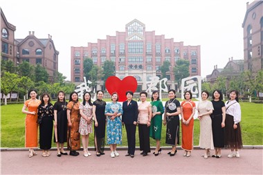 端午時(shí)節(jié)書韻香，一襲旗袍增芳華——新港區(qū)企業(yè)文化節(jié)在郡華舉行