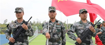 龍騰虎躍秋風(fēng)勁，沙場點(diǎn)兵英姿颯——岳陽市郡華學(xué)校軍訓(xùn)匯演