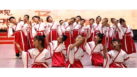 吟唱經(jīng)典，感悟詩(shī)詞之美！