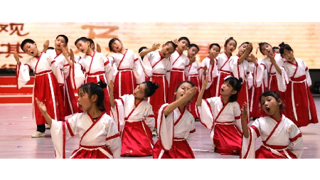 吟唱經(jīng)典，感悟詩詞之美！