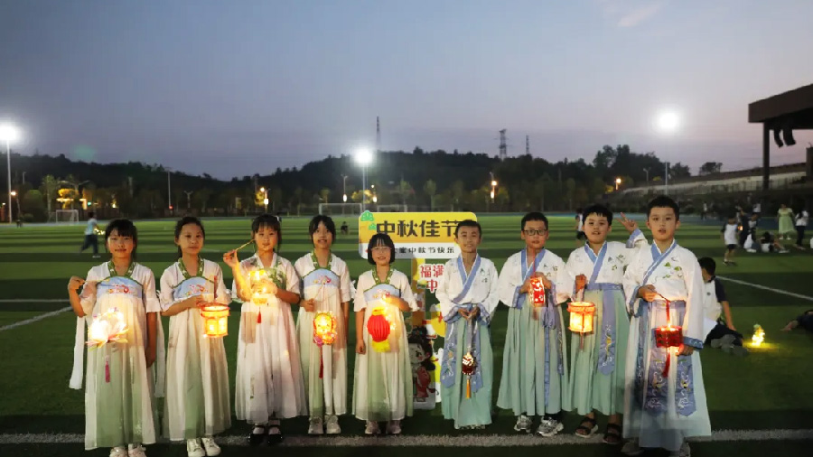 燈耀中秋，月滿郡園丨郡華學(xué)校小學(xué)部共度佳節(jié)